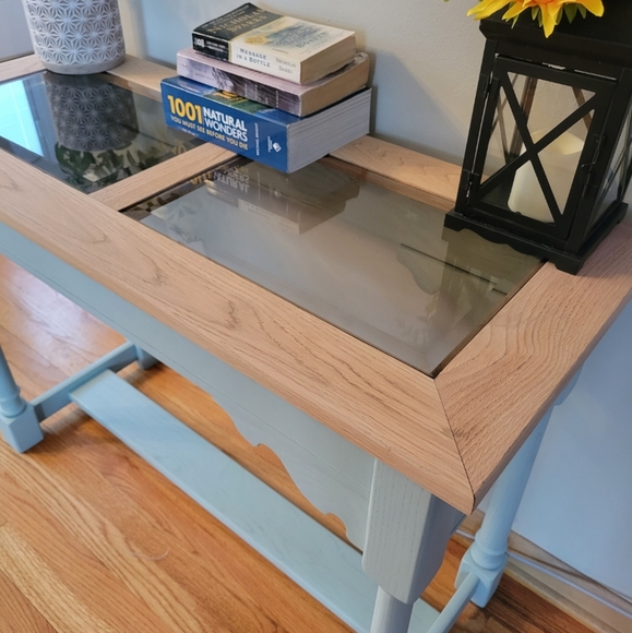 Entry Table - Picture 4 of 5